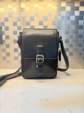 Vintage Coach Black Leather Y2K Crossbody with Contrast Stitching 7775